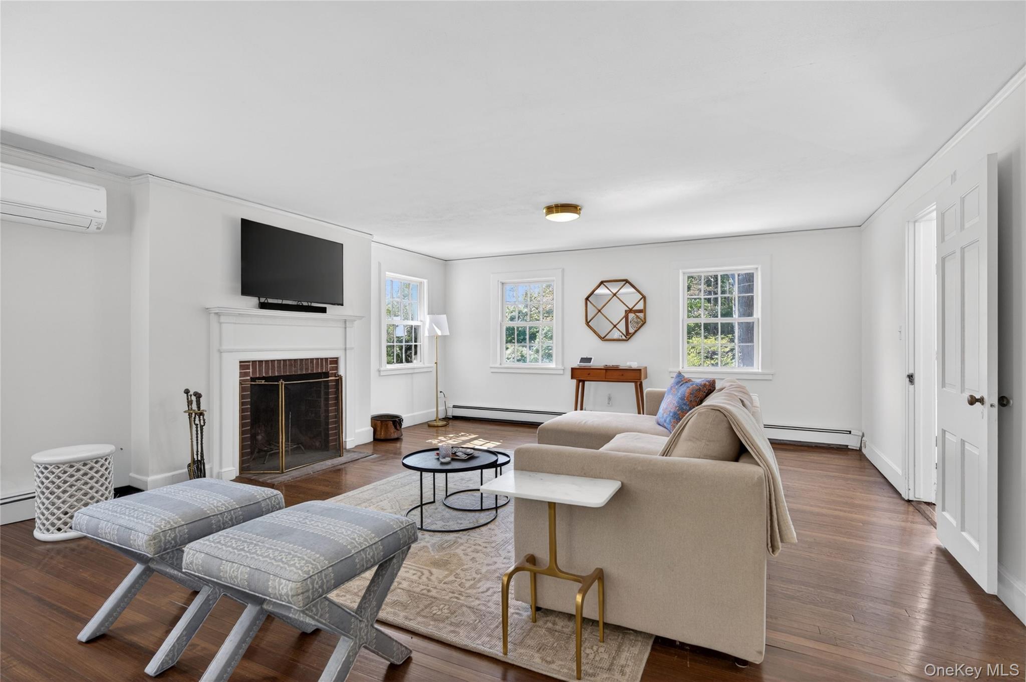 490 Duck Pond Road Locust Valley, NY 11560 - Photo 4 of 24 Gallery Image 4