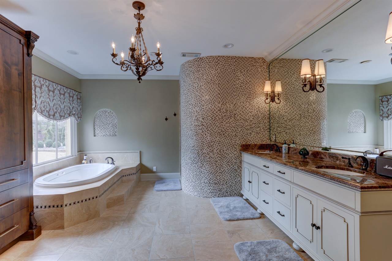 2420 Johnson Road Germantown, TN 38139 - Photo 17 of 25 Luxurious Master Bathroom - downstairs