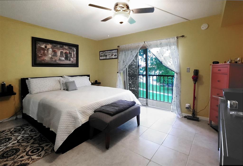 291 South Hollybrook Drive, Unit 305 Pembroke Pines, FL 33025 - Photo 4 of 16 a bedroom with a large bed and a window