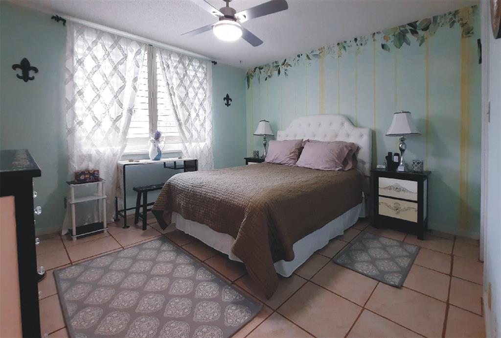 291 South Hollybrook Drive, Unit 305 Pembroke Pines, FL 33025 - Photo 6 of 16 a bedroom with a bed and a table