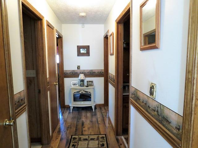 202 Great View Way Newport, TN 37821 - Photo 8 of 22 Hallway