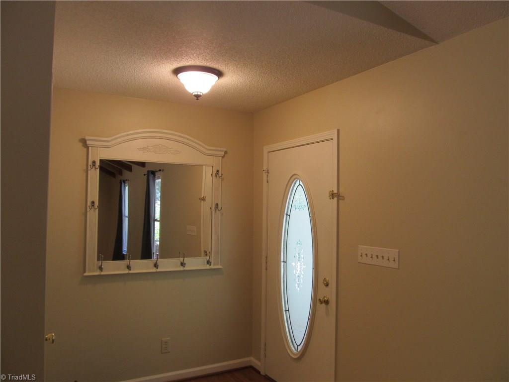 432 Farmstead Road Winston-Salem, NC 27107 - Photo 4 of 24 Gallery Image 4