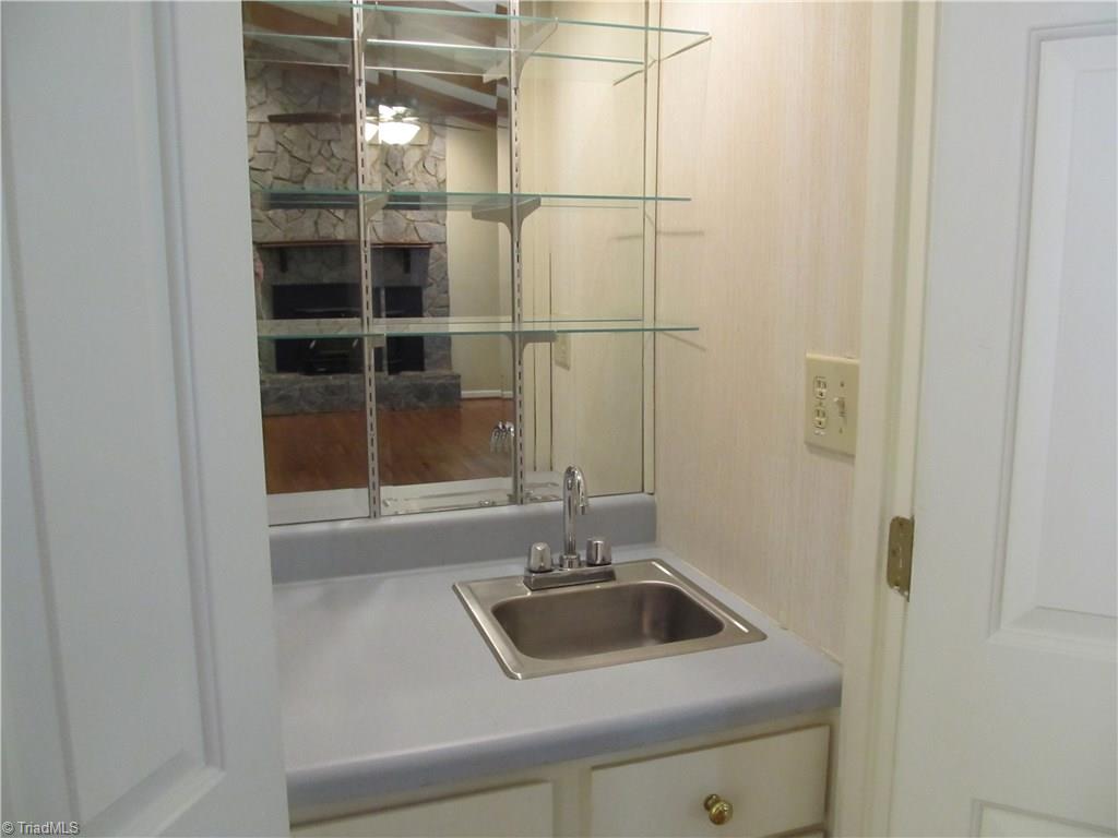 432 Farmstead Road Winston-Salem, NC 27107 - Photo 6 of 24 Gallery Image 6