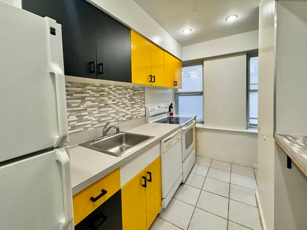 $132,000 | 40 East 9th Street, Unit 512, Chicago, IL 60605