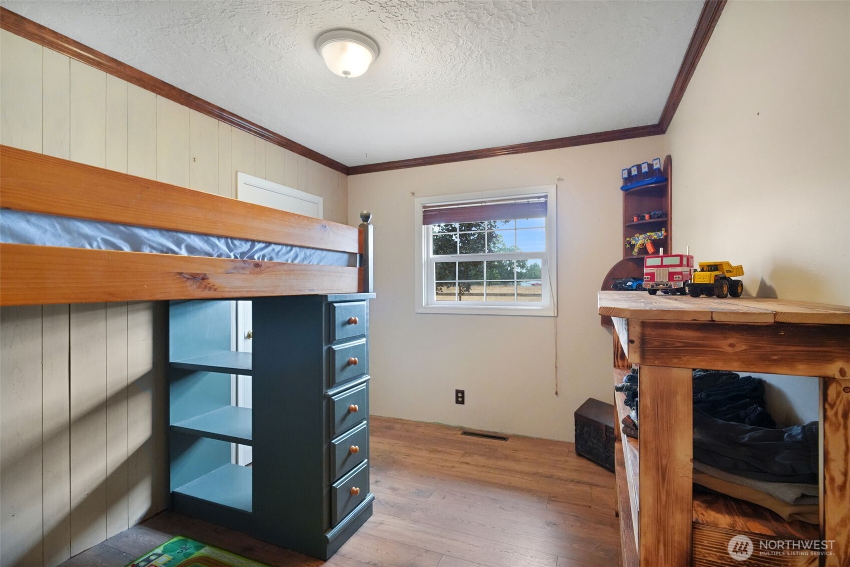142 Drews Prairie Road Toledo, WA 98591 - Photo 11 of 33 a living room with furniture and a fireplace