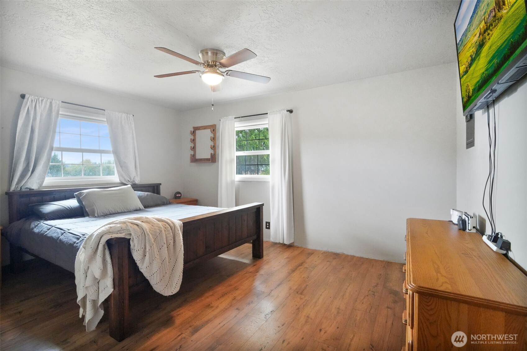 142 Drews Prairie Road Toledo, WA 98591 - Photo 14 of 33 a bed room with a bed and a window