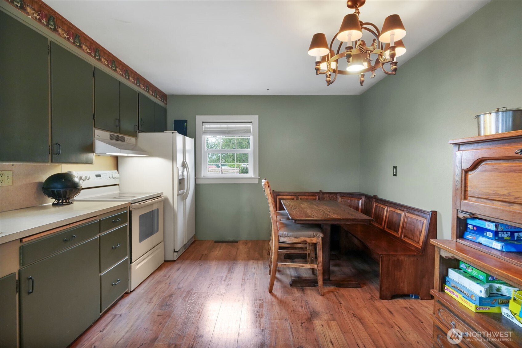 142 Drews Prairie Road Toledo, WA 98591 - Photo 8 of 33 a kitchen with a wooden table and chairs