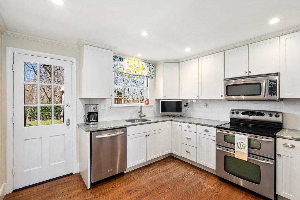 58 Fiske Road Wellesley, MA 02481 - Photo 7 of 22