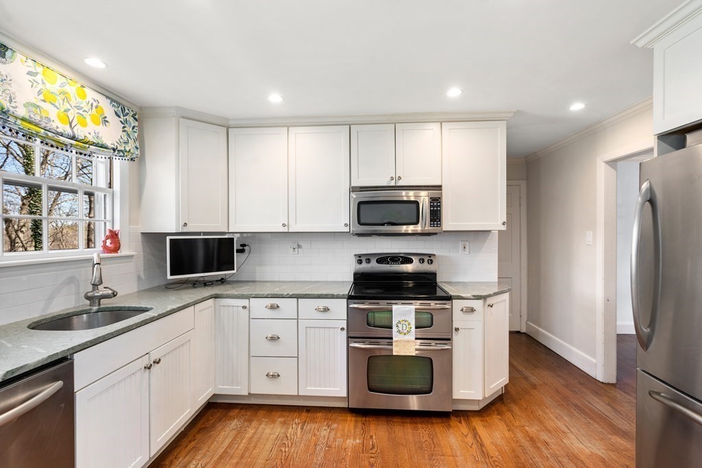 58 Fiske Road Wellesley, MA 02481 - Photo 8 of 22