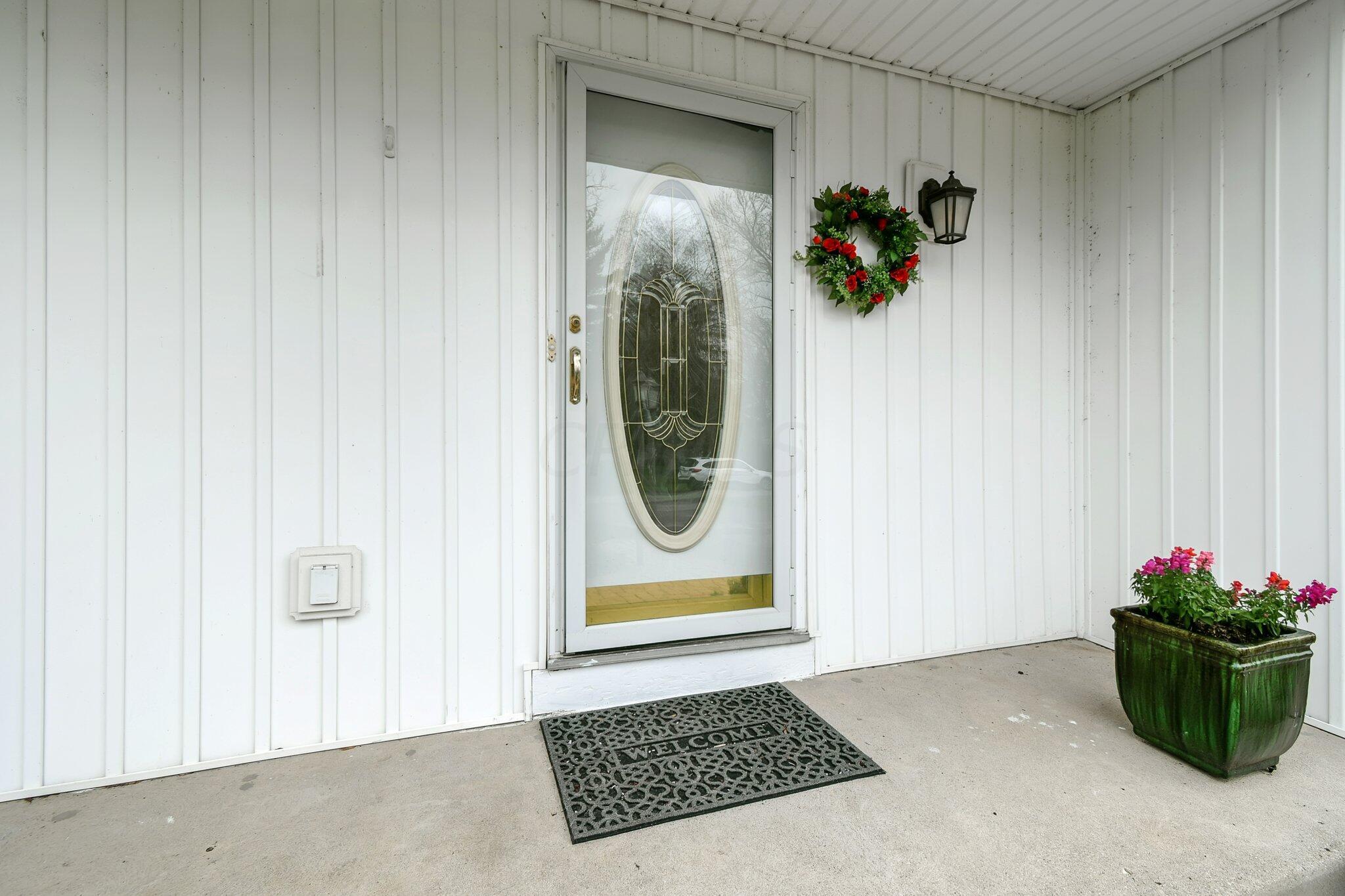 6604 Estel Road Columbus, OH 43235 - Photo 3 of 36 Entrance
