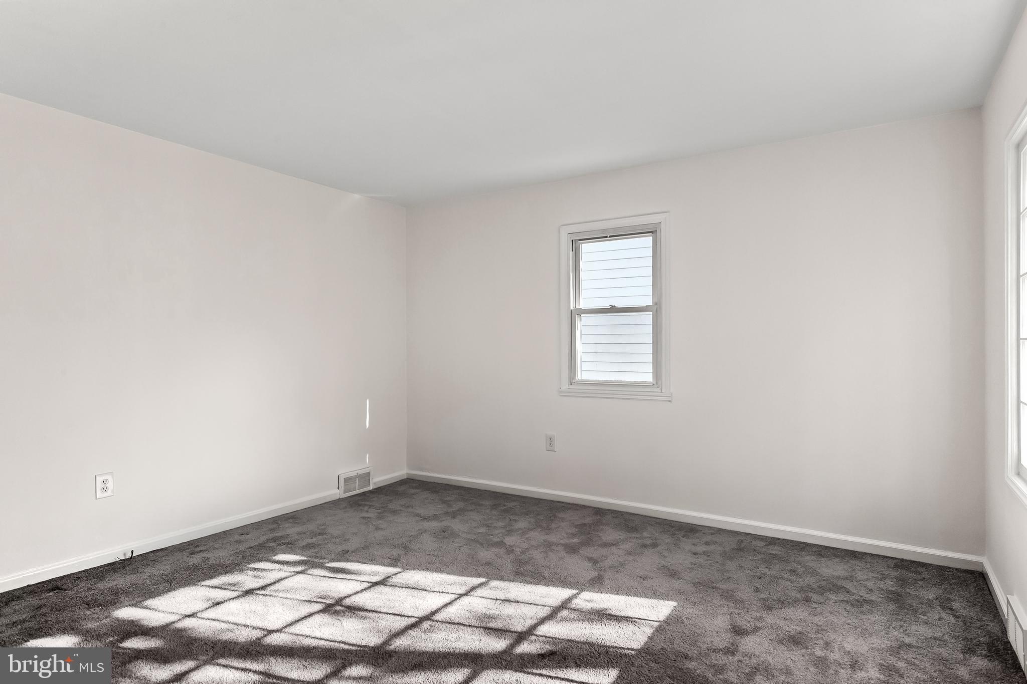 31 Front Street Mount Holly, NJ 08060 - Photo 4 of 29 Gallery Image 4