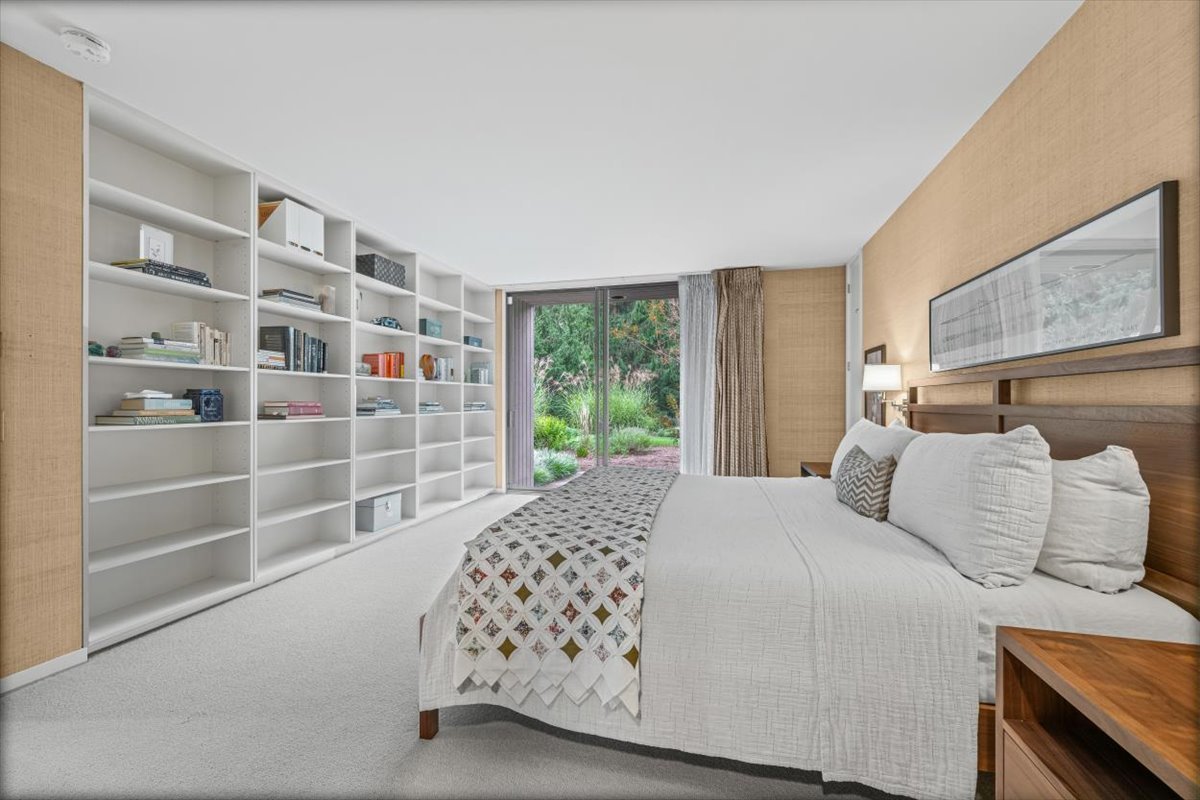 296 White Oak Lane Winnetka, IL 60093 - Photo 21 of 42 a bedroom with a large bed and a window