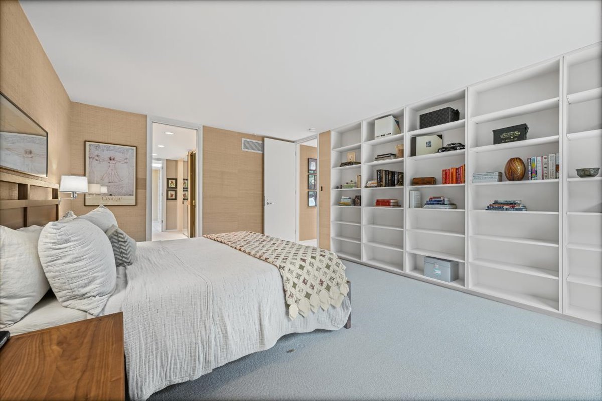 296 White Oak Lane Winnetka, IL 60093 - Photo 22 of 42 a bedroom with a bed and a window