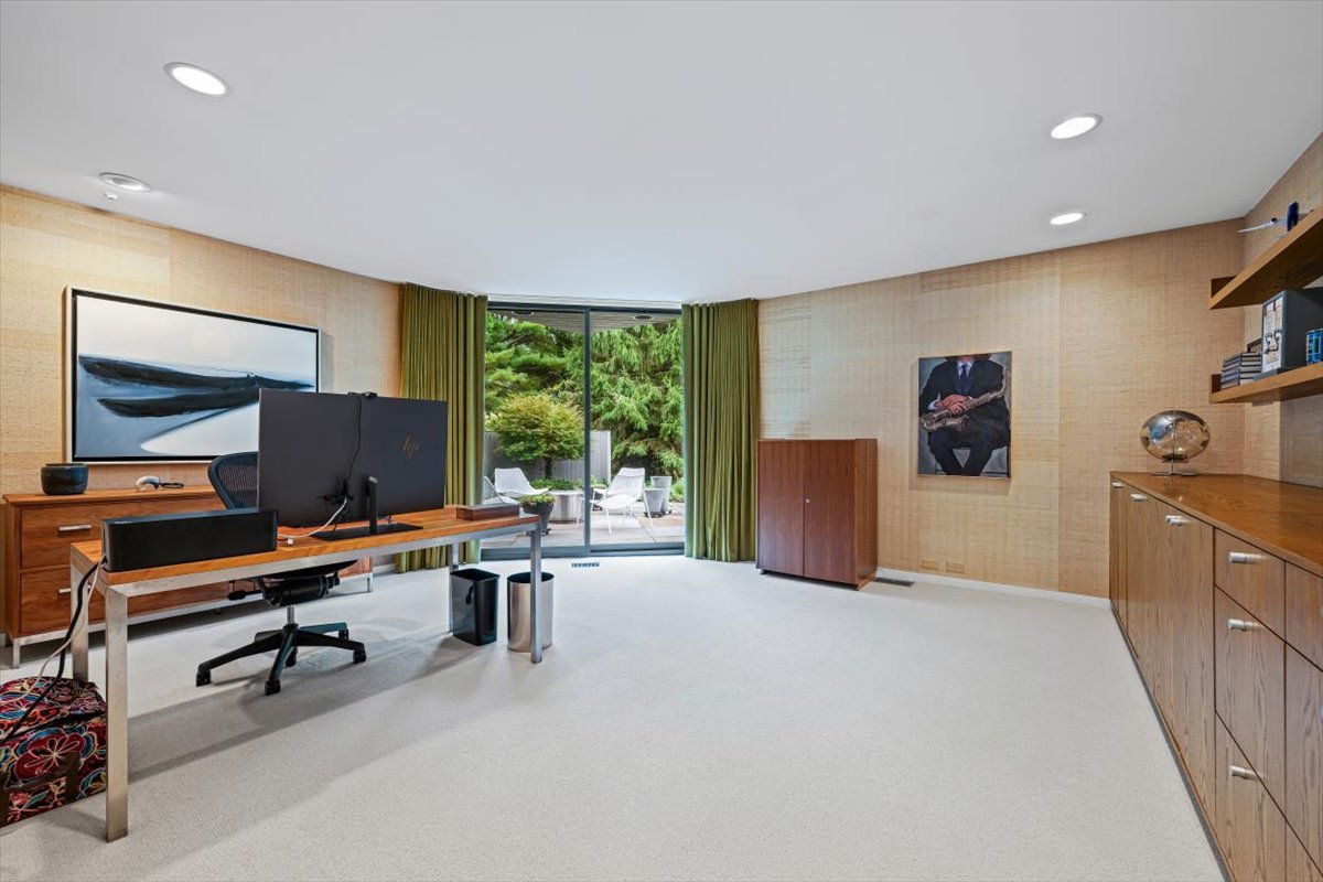 296 White Oak Lane Winnetka, IL 60093 - Photo 24 of 42 a workspace with furniture and window