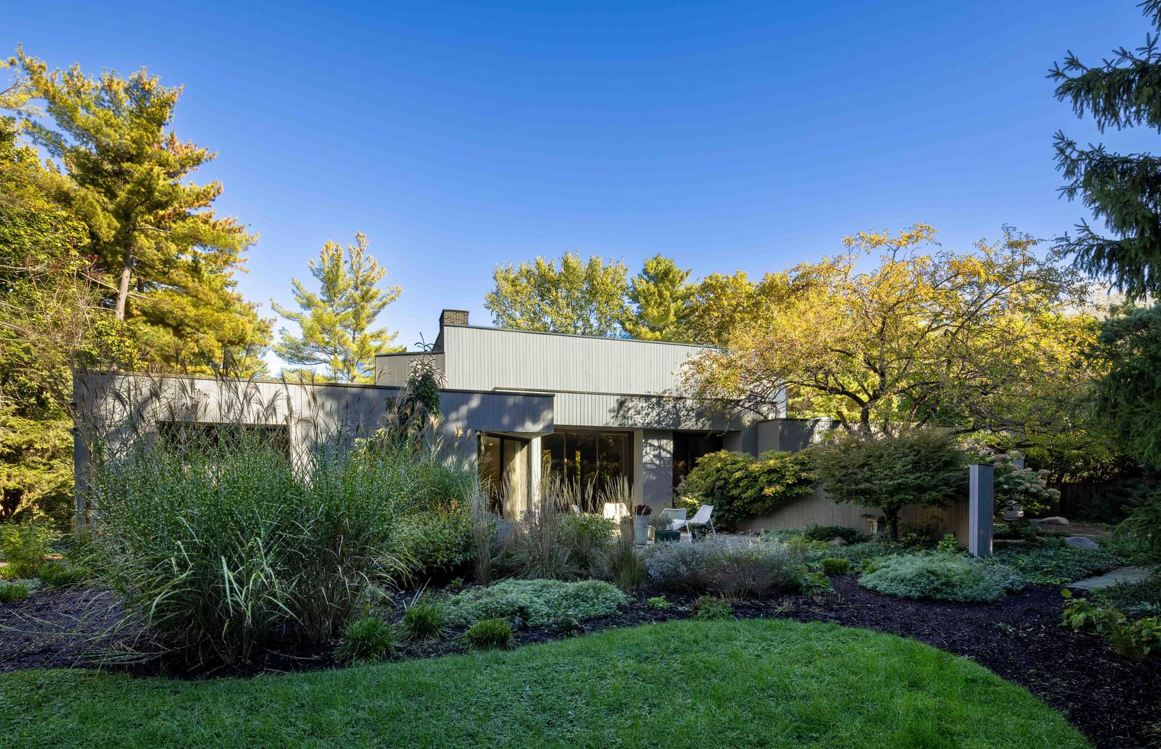 296 White Oak Lane Winnetka, IL 60093 - Photo 3 of 42 a front view of a house with a garden