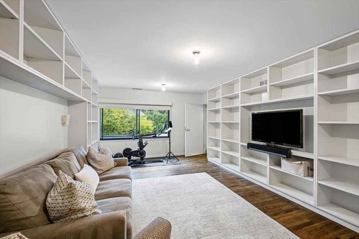 296 White Oak Lane Winnetka, IL 60093 - Photo 33 of 42 a living room with furniture and a flat screen tv