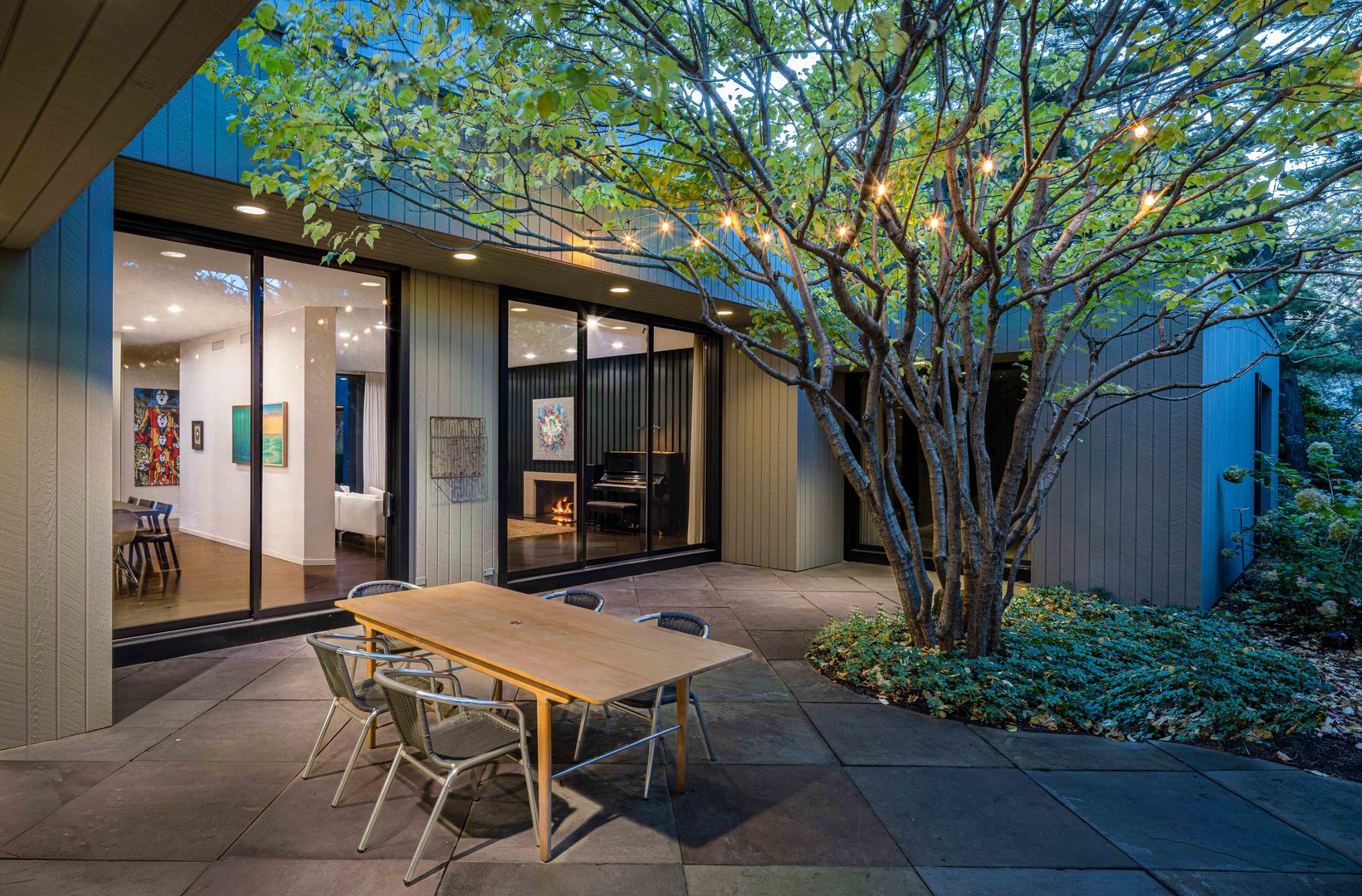 296 White Oak Lane Winnetka, IL 60093 - Photo 40 of 42 a wooden bench sitting in front of a building