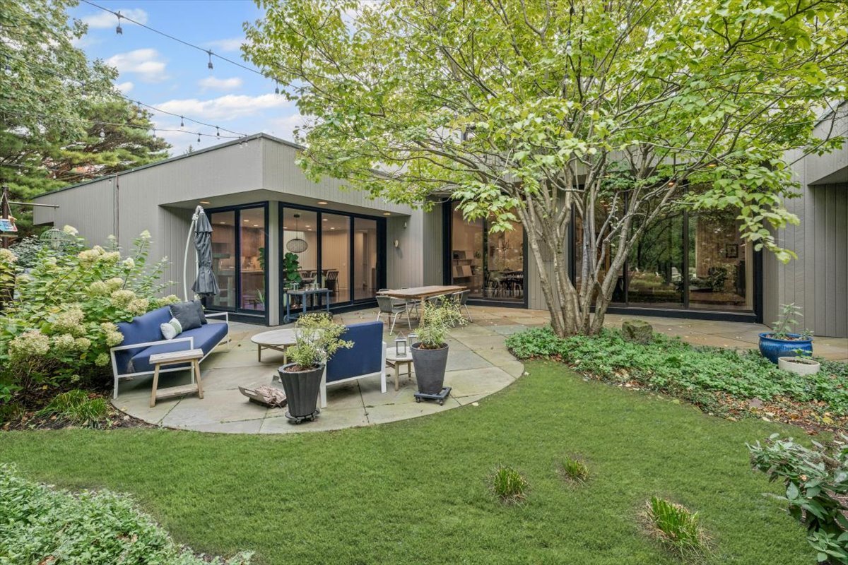 296 White Oak Lane Winnetka, IL 60093 - Photo 42 of 42 a view of a house with backyard and sitting area
