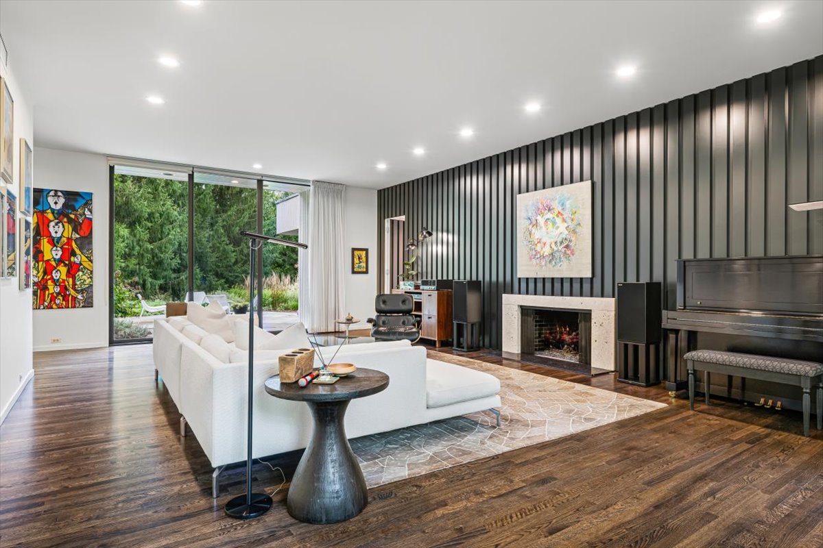 296 White Oak Lane Winnetka, IL 60093 - Photo 8 of 42 a living room with furniture a fireplace and a flat screen tv