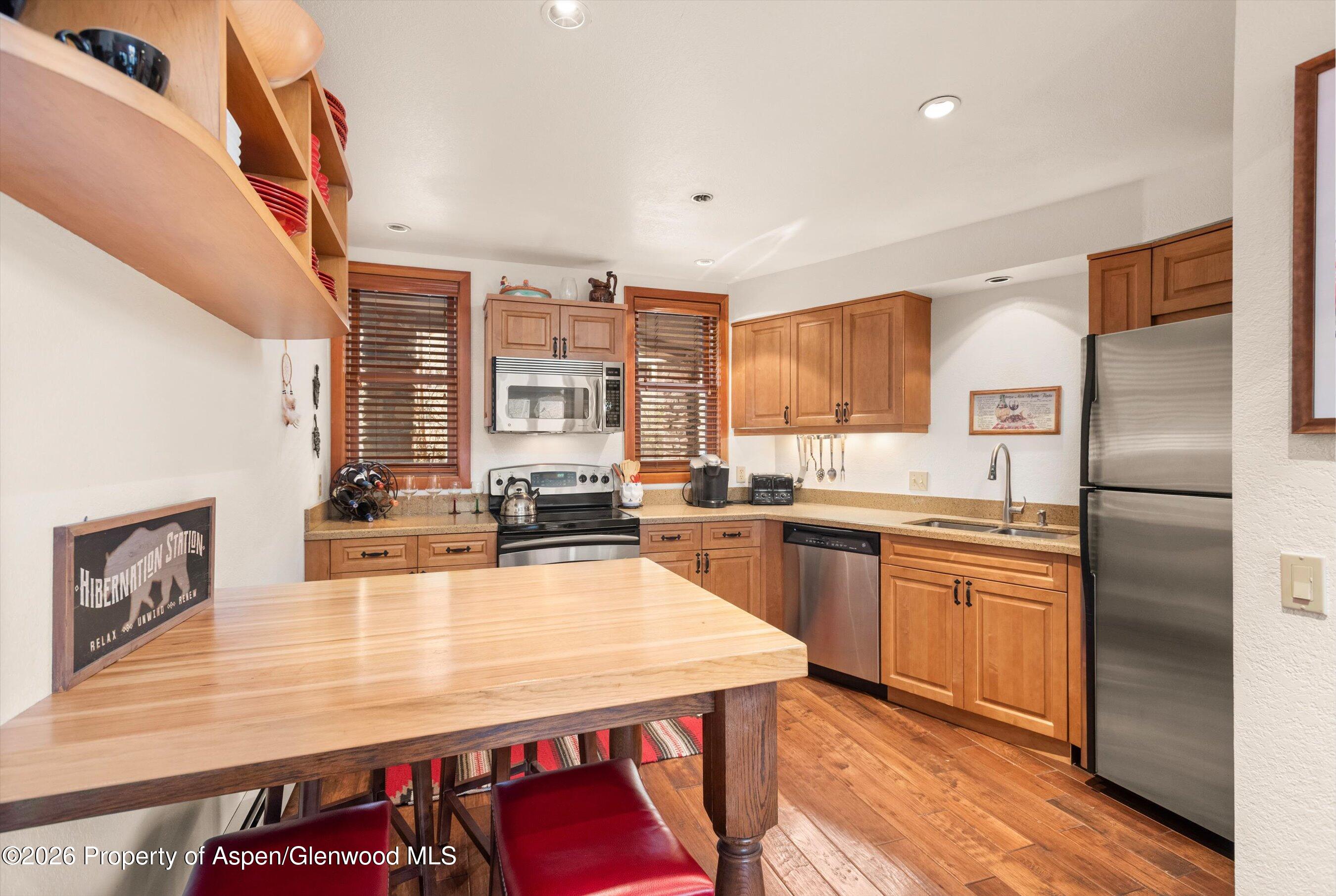 425 Wood Road, Unit 44 Snowmass Village, CO 81615 - Photo 8 of 19 06-425WoodRd4_04012026_015