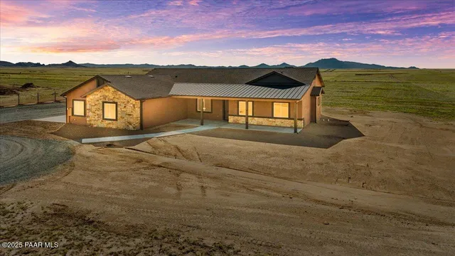 a view of houses with outdoor space and city view