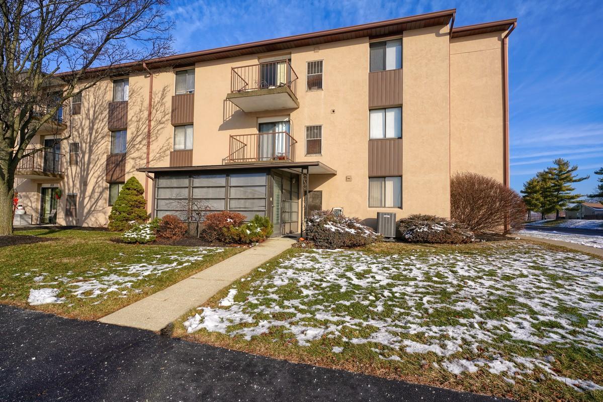 5885 Beechcroft Road, Unit 101 Columbus, OH 43229 - Photo 1 of 26 Gallery Image 1