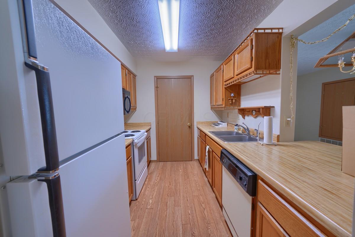 5885 Beechcroft Road, Unit 101 Columbus, OH 43229 - Photo 12 of 26 Gallery Image 12