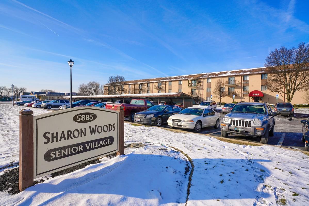 5885 Beechcroft Road, Unit 101 Columbus, OH 43229 - Photo 3 of 26 Gallery Image 3