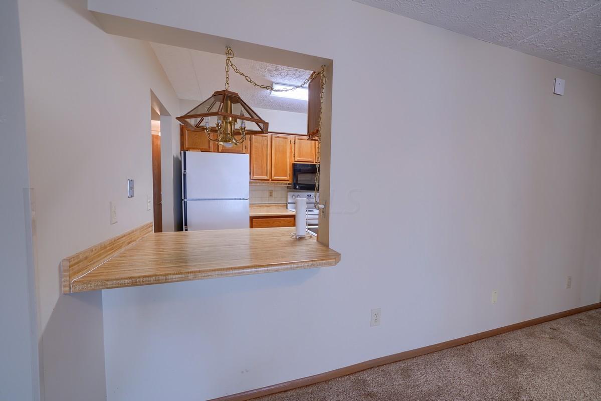 5885 Beechcroft Road, Unit 101 Columbus, OH 43229 - Photo 6 of 26 Gallery Image 6