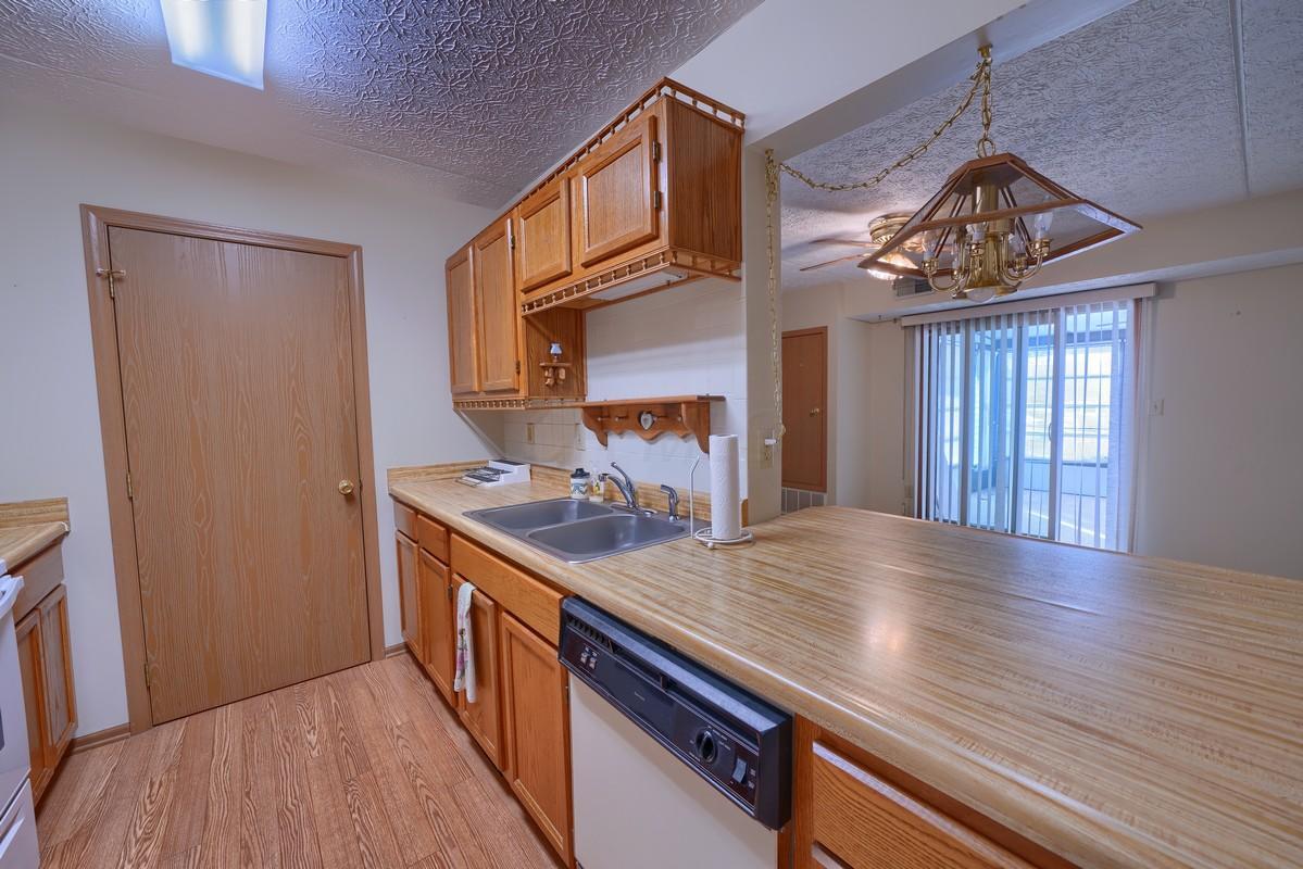 5885 Beechcroft Road, Unit 101 Columbus, OH 43229 - Photo 9 of 26 Gallery Image 9