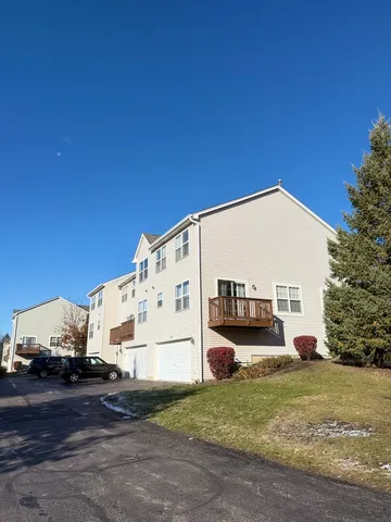 $250,000 | 34394 Goldenrod Court, Unit END, Round Lake, IL 60073