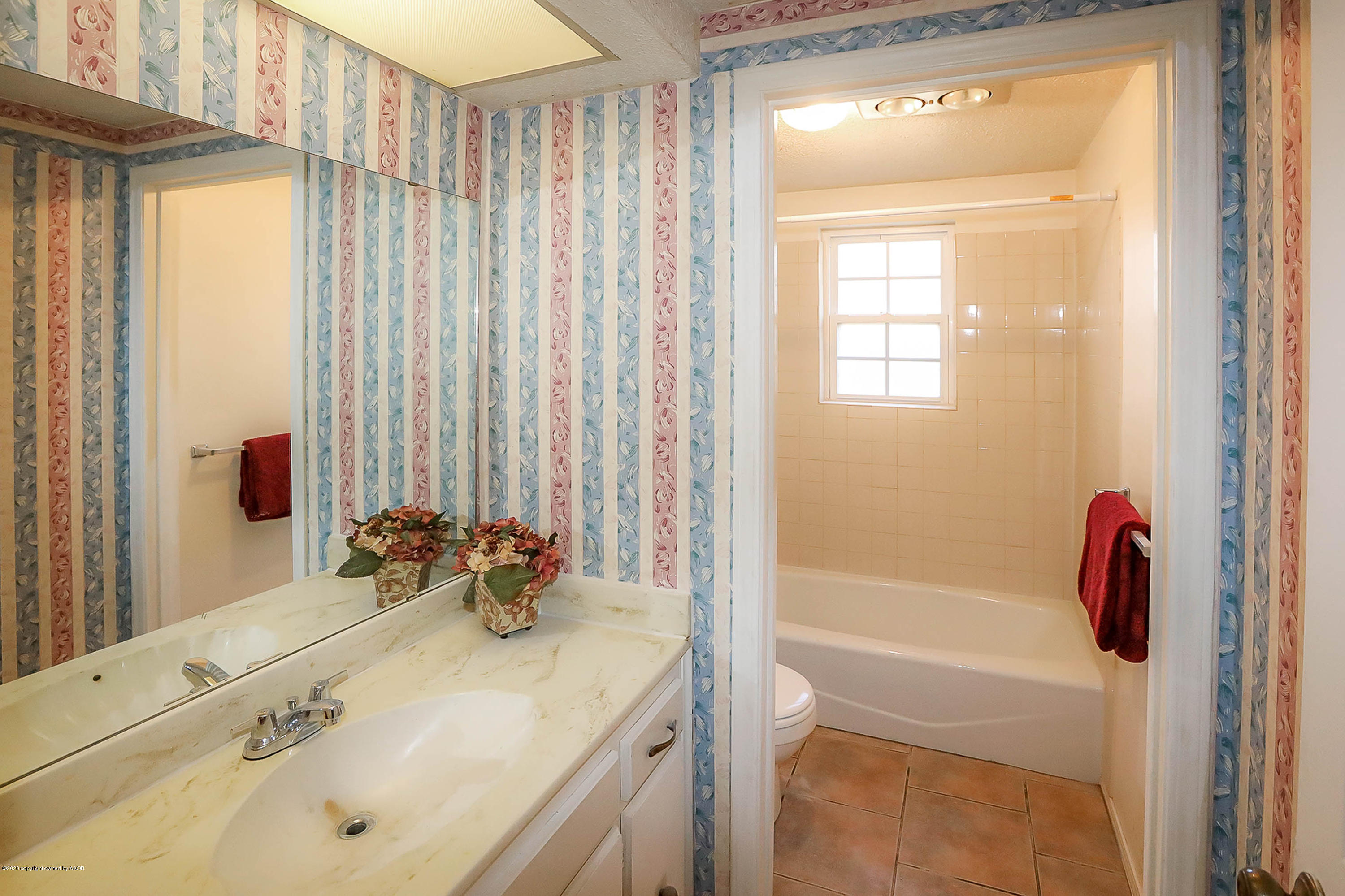 2802 Shield Court Amarillo, TX 79110 - Photo 22 of 32 a bathroom with a tub sink and mirror