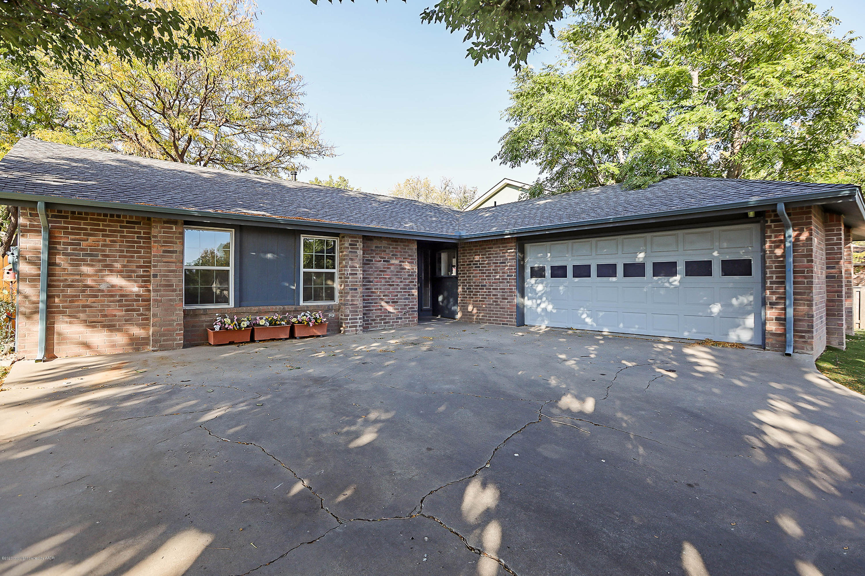 2802 Shield Court Amarillo, TX 79110 - Photo 4 of 32 a view of a house with a outdoor space