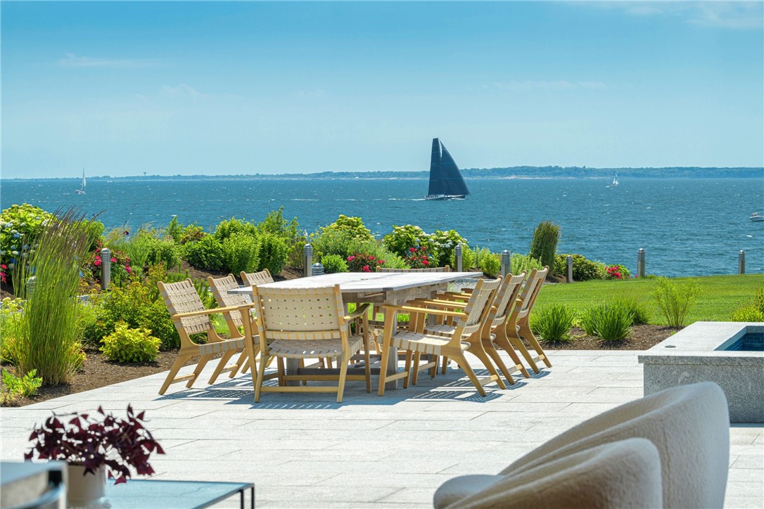 511 Ocean Avenue Newport, RI 02840 - Photo 3 of 45 Al Fresco Dining