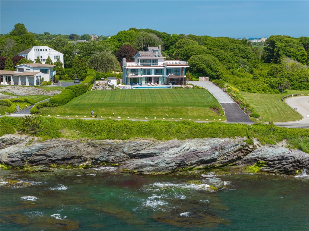 511 Ocean Avenue Newport, RI 02840 - Photo 42 of 45