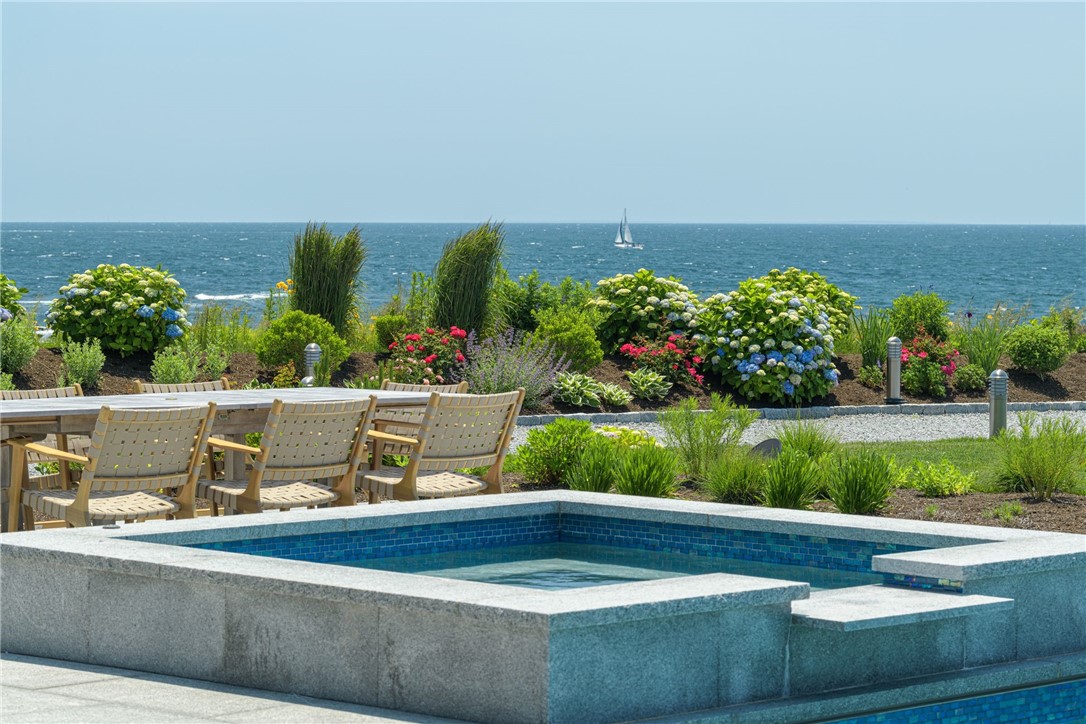 511 Ocean Avenue Newport, RI 02840 - Photo 44 of 45 Outdoor Dining & Hot Spa Tub