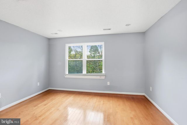 a view of empty room with window