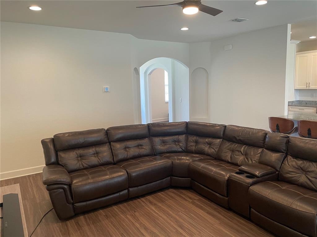 33 Deer Road Frostproof, FL 33843 - Photo 16 of 64 a living room with a couch