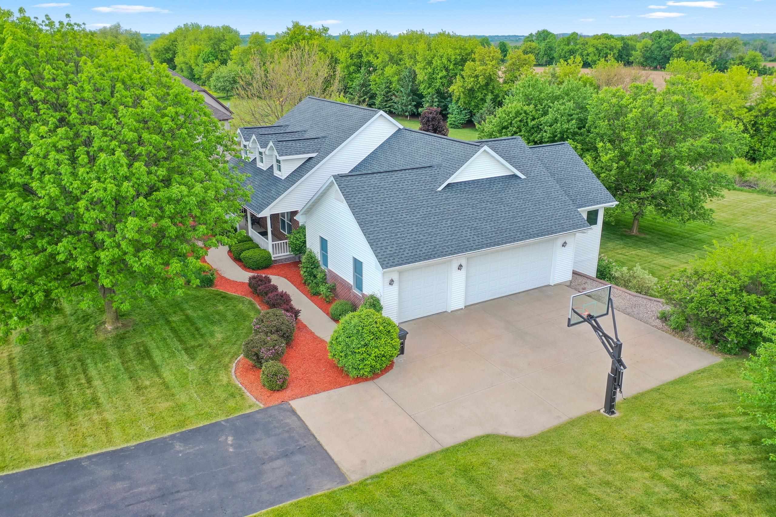 W7436 Ridgeside Drive Neenah, WI 54956 - Photo 8 of 57
