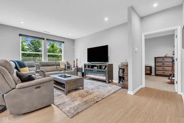 $369,900 | 811 Stone Trace Court, Avon, IN 46123