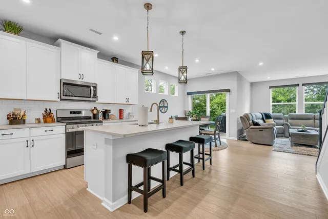 $369,900 | 811 Stone Trace Court, Avon, IN 46123