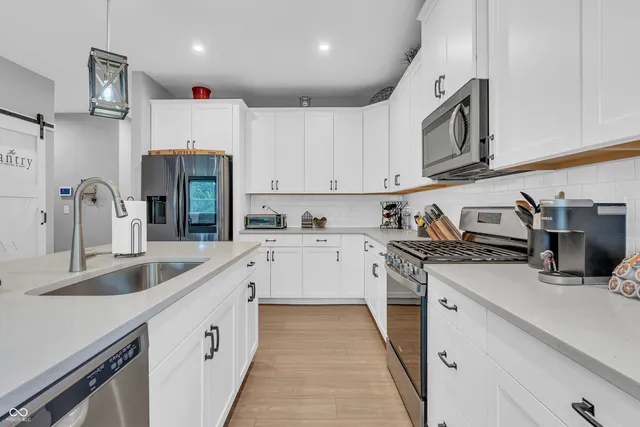 $369,900 | 811 Stone Trace Court, Avon, IN 46123