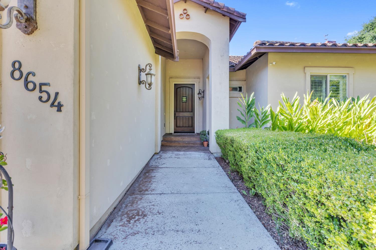 8654 Bradshaw Road Elk Grove, CA 95624 - Photo 5 of 39