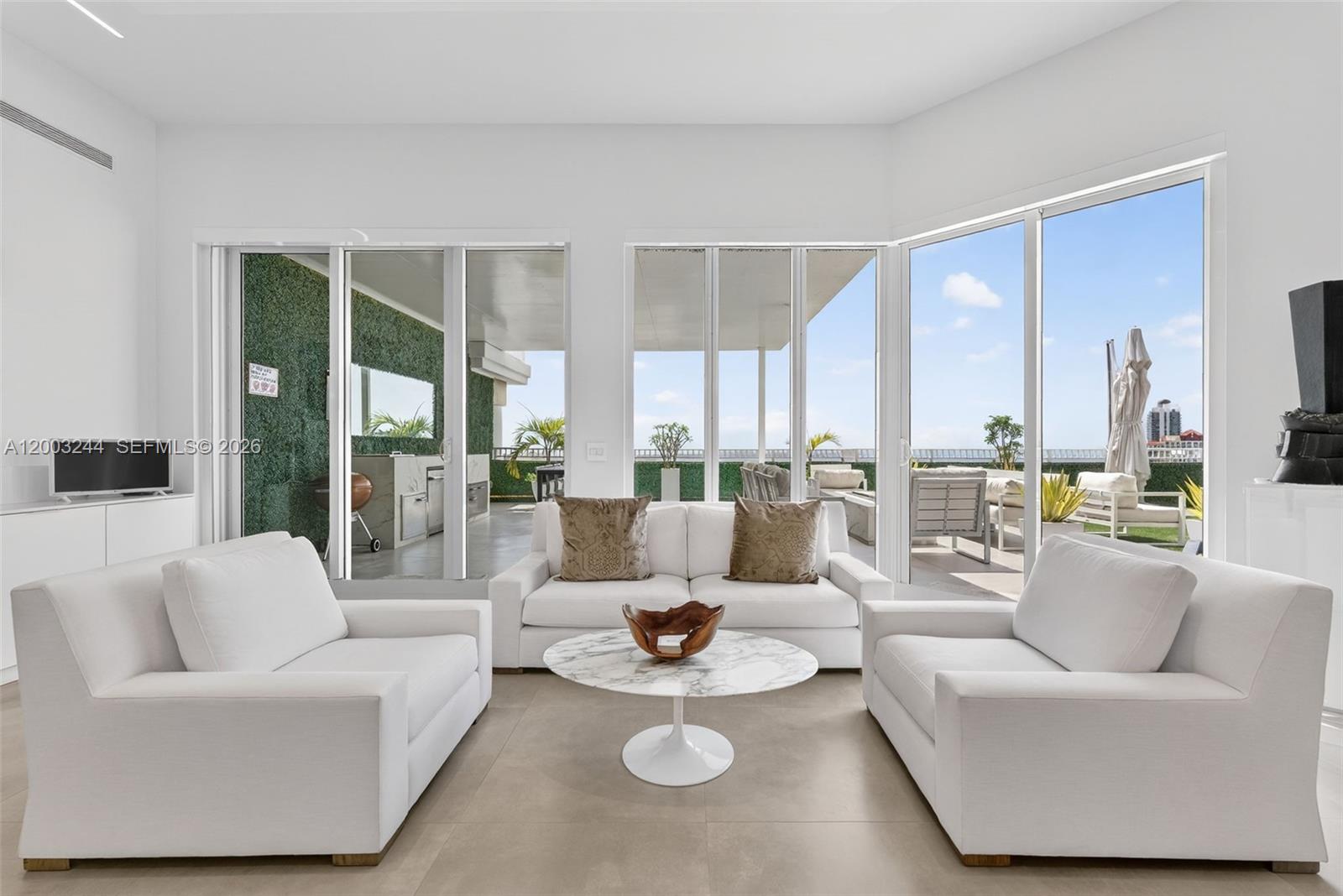 801 Brickell Key Boulevard, Unit PH3306 Miami, FL 33131 - Photo 11 of 50