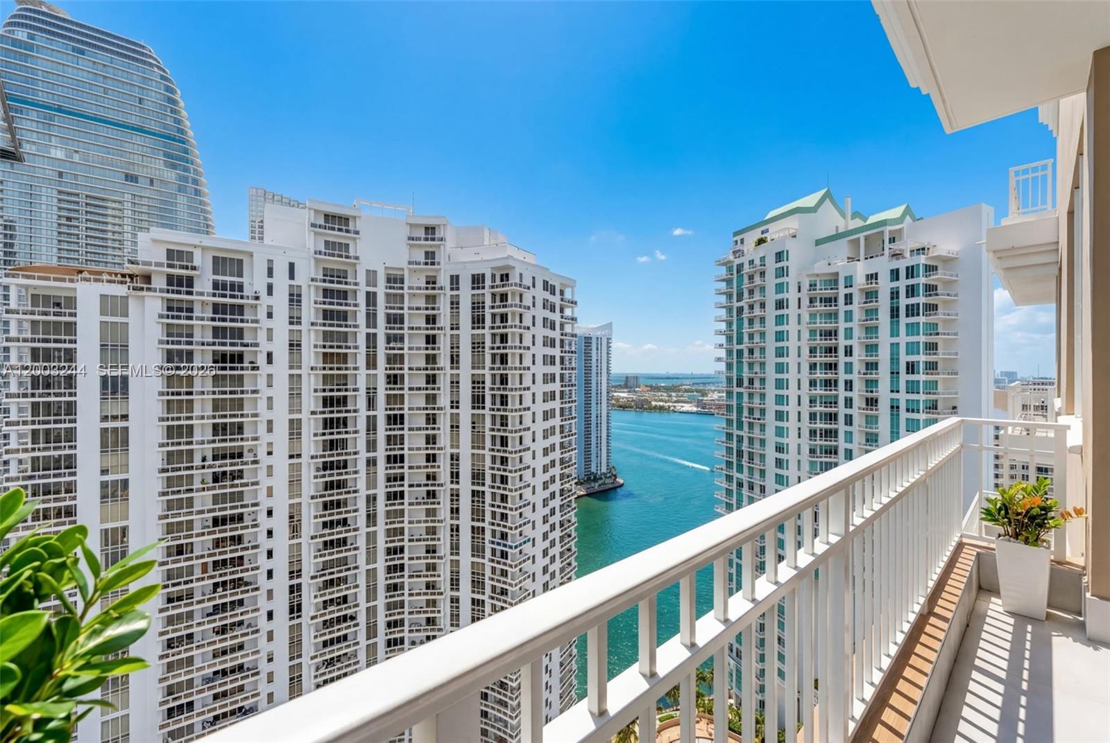 801 Brickell Key Boulevard, Unit PH3306 Miami, FL 33131 - Photo 23 of 50