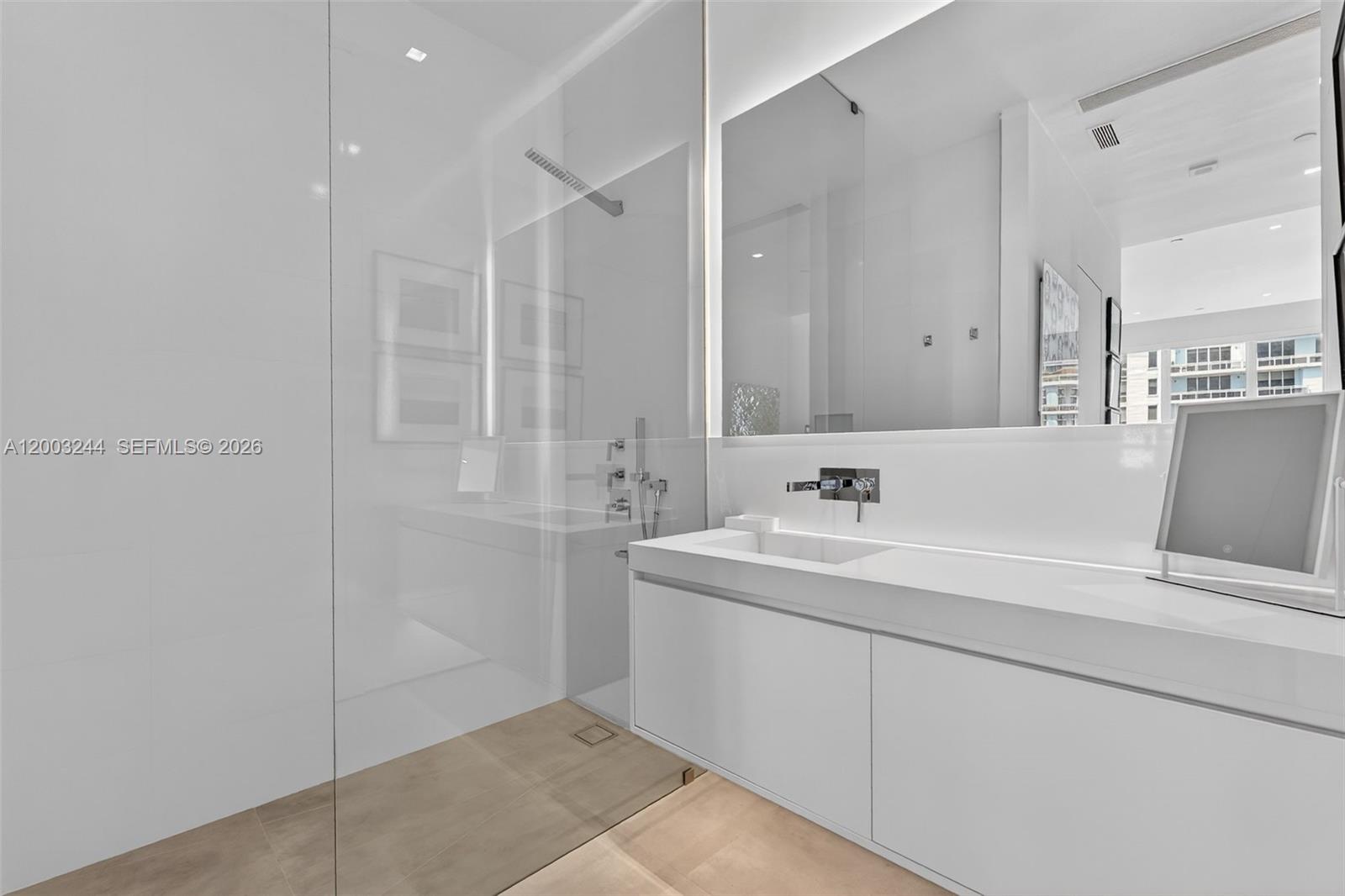 801 Brickell Key Boulevard, Unit PH3306 Miami, FL 33131 - Photo 27 of 50