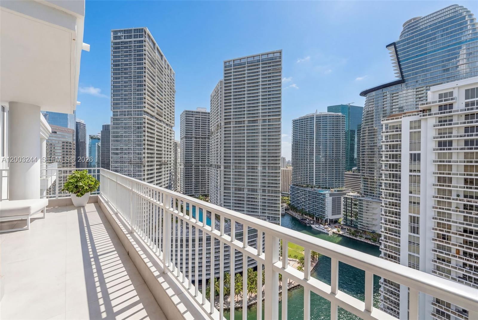 801 Brickell Key Boulevard, Unit PH3306 Miami, FL 33131 - Photo 38 of 50