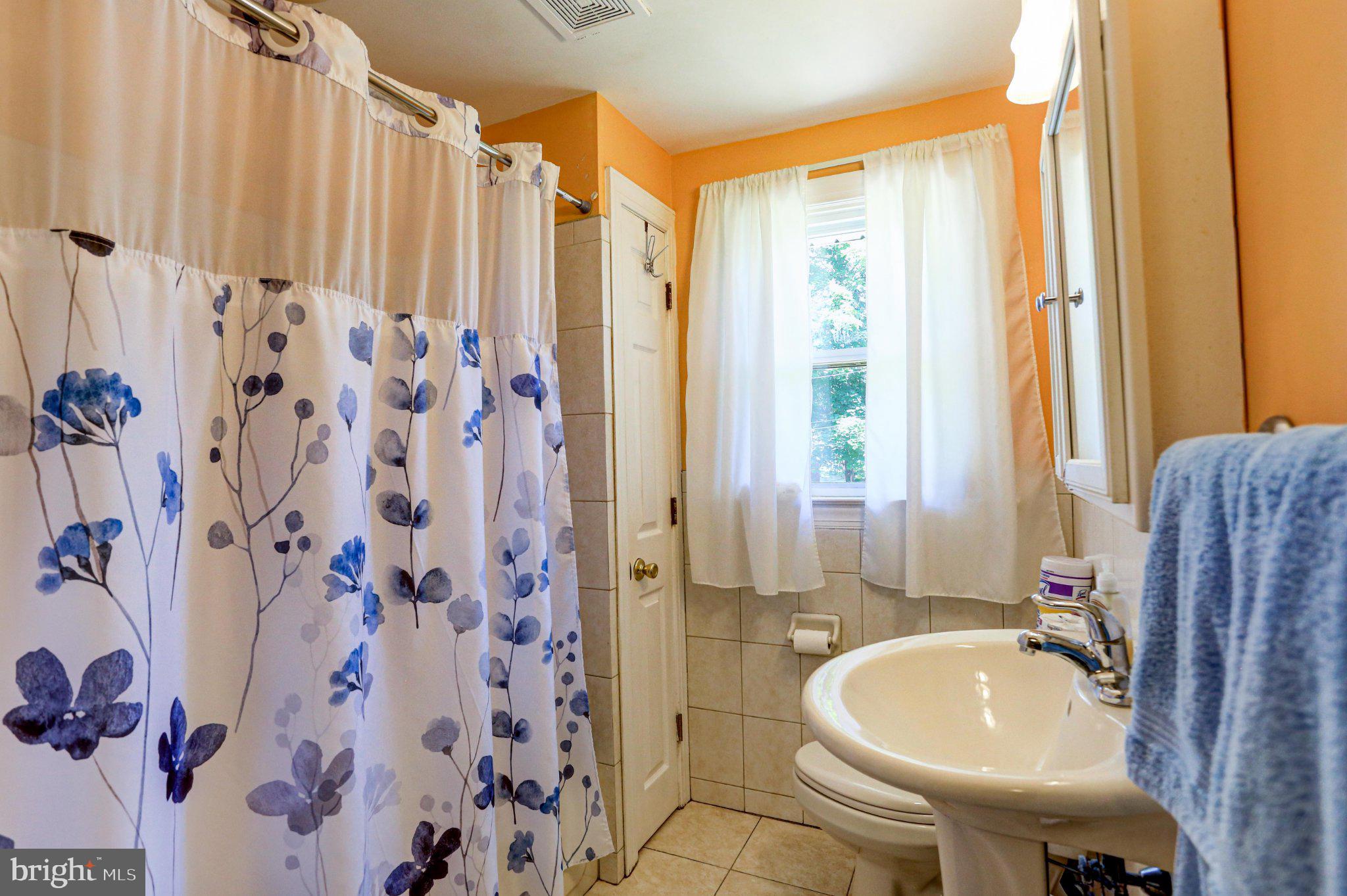 125 West Thomson Avenue Springfield, PA 19064 - Photo 38 of 41 Bright and airy bathroom retreat.
