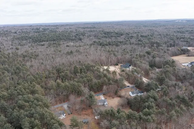 an aerial view of house with yard and mountain view