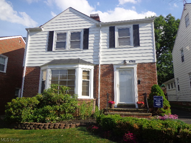 Welcome to one of the 2014 Beautiful Home Winners for University Heights.